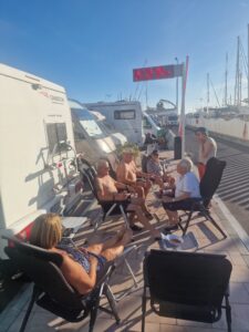 Der bliver hygget,med andre Danskere